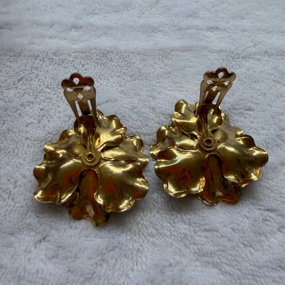 Vintage Coro Flower Enamel Clip On Earrings Green Faux Pearl Gold Tone 60s Retro - Picture 5 of 7